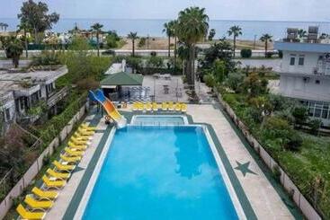 Hotel De Marede Family