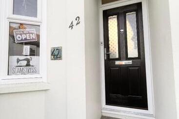 ベッドアンドブレックファースト Large Room Sleeps 3 Own Tv And Cereal And Toast Breakfast In Newhaven