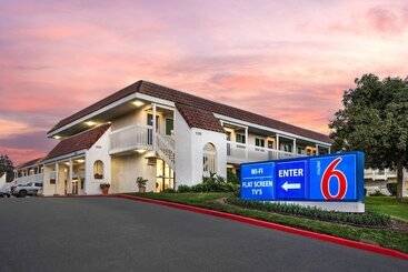 ホテル Studio 6 Suites Carpinteria, Ca Santa Barbara South