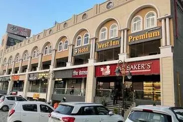 Szálloda West Inn Premium