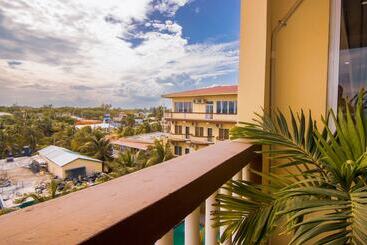 מלון דירות Tropical Palace