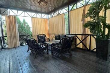 تختخواب و صبحانه Barvilla