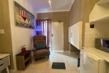 بنسيون Domin Self Catering Apartments