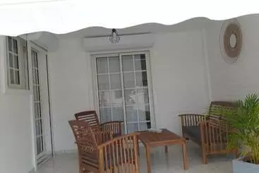 تختخواب و صبحانه L Instant Present