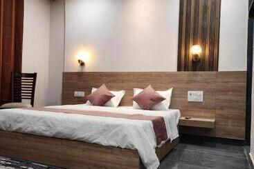 Namay Inn By T And M Hotels