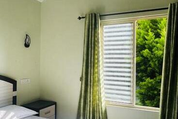 リゾートホテル Elenor Cottages