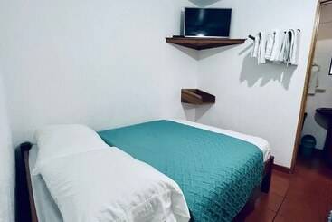 캡슐 호텔 Hostal Nuevo Arenal Downtown, Private Rooms With Bathroom