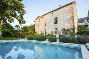 Bed and Breakfast 14th Century Priory In Pressigny