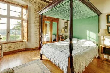 Bed & Breakfast 14th Century Priory In Pressigny