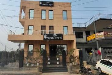 Hotel The Royal Empire
