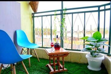 پانسیون Elicon Empire Homes