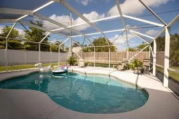 ペンション Luxurious Pool Cottage Sleep 2