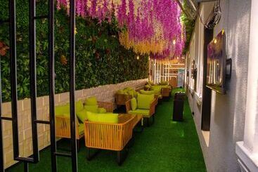 هتل Elcastillo Homes