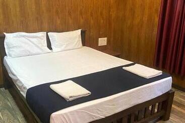 בית מלון כפרי Peles Windsong Wooden Cottages