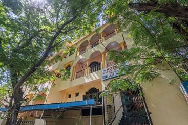 Iroomz Hotel Ritzy Grand