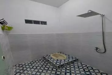 Hotel Spot On 93283 Sengon Kostel Syariah