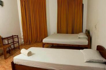 مبيت وإفطار Mimosha Holiday Inn