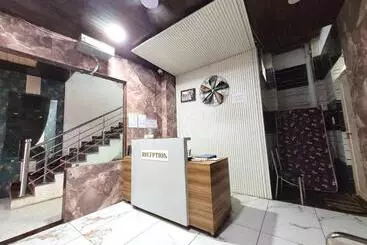 ホテル Ram Ghat Inn  In Front Of Mandakini River