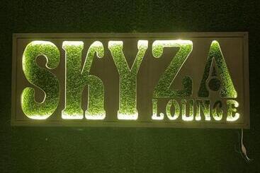 בית מלון כפרי Skyza Rooftop Lodge