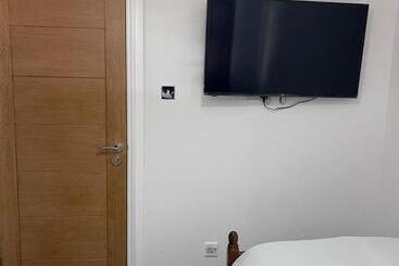 پانسیون 7 Venus Road Room 1