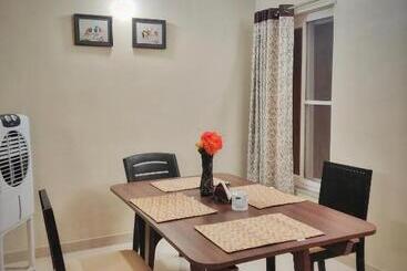 Pensionat Cozy Condo At Mihan Nagpur