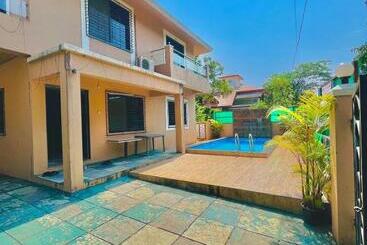 פנסיון Mahesh Villa