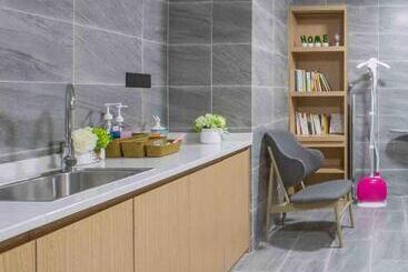 Atour Hotel Shenzhen Nanshan Coast City