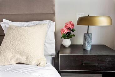 酒店 Luxury 3br Duplex W Private Patio In Upper East