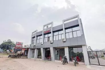 Hotel O Daksh