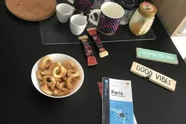 Pension  Alessandro Cozy Apartment In Paris Clichy