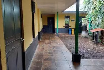 ペンション Perla Verde Hostel Sarapiquí