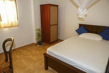 Pensione White Star House