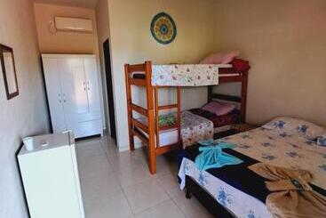 הוסטל Itaúnas Pousada Nossa Palhoça