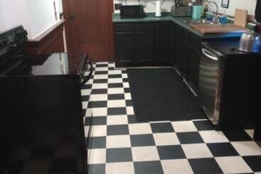 פנסיון 1the Vault