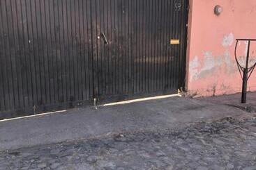 Pensione Habitacion Cerca Aeropuerto, Arena Vfg. Corredor Industrial, San Jose Del Castillo