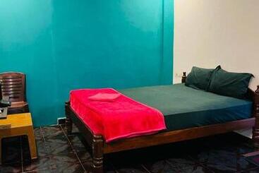 Pensió Mary Vaz By Dishan