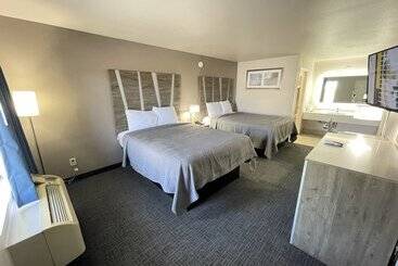 Otel Excellent Inn & Suites