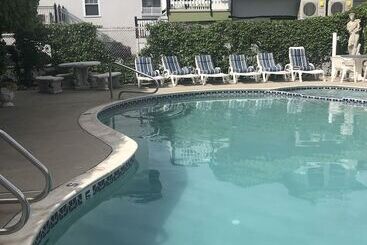 בית מלון כפרי Ocean Manor 1100 Inn