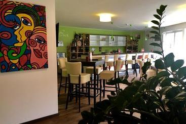 هتل Schroeders Wein Style