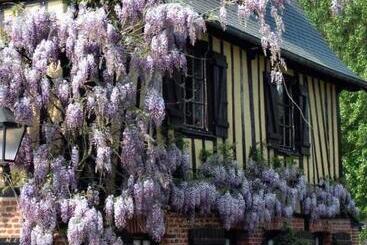 Hotel Auberge Du Val Au Cesne