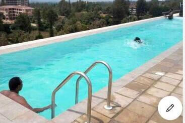 پانسیون Hennessywhitehouse