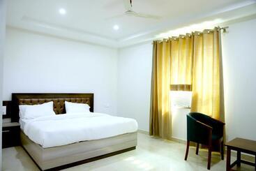 فندق Club Riviera