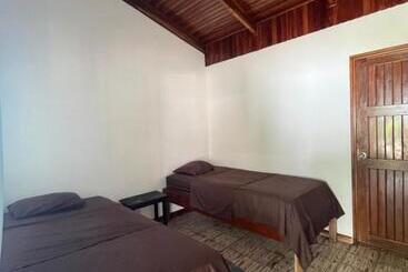 캡슐 호텔 #4 Cabina Rústica Para 3 Personas En Paquera