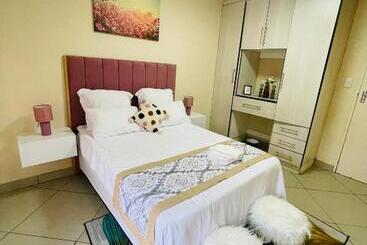 Aparthotel Glamour C Rane Lodge