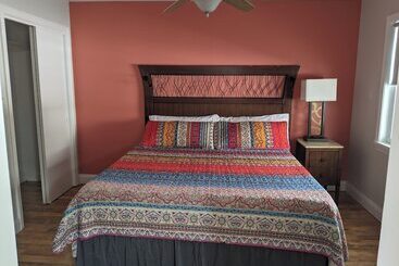 酒店 Riverboat Inn & Suites