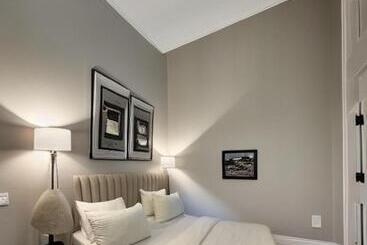 The Queen Airport Hotel Round Trip Airport Service