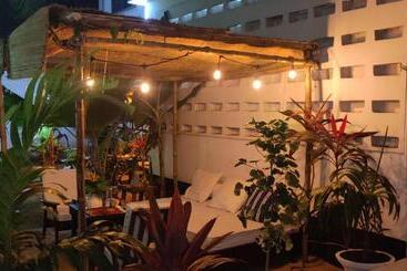 تختخواب و صبحانه La Villa Tcha Tcha