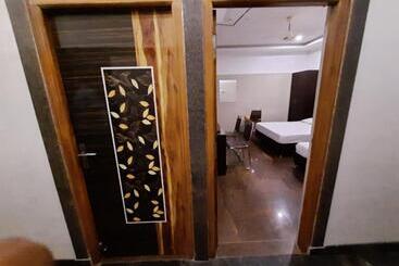 酒店 Kjrresidency& Rooms