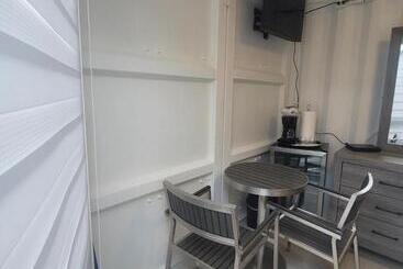 پانسیون Always Summer Inn Bay Front