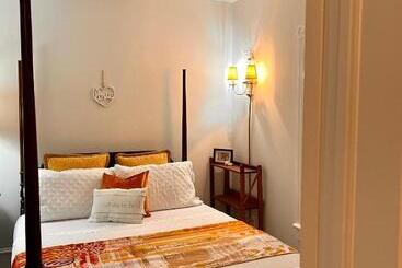 مبيت وإفطار Runaway Bay Guest House